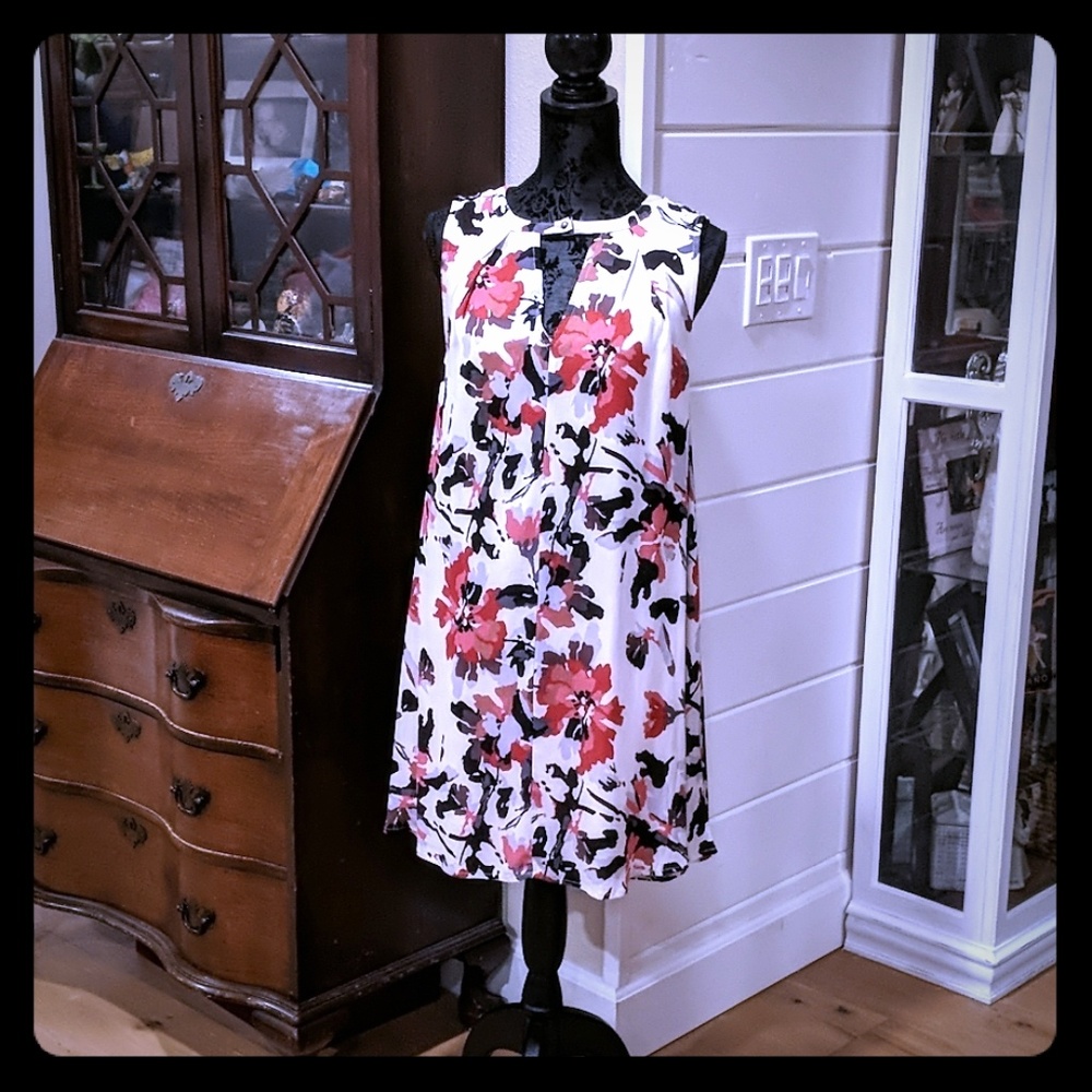 Floral shift dress
